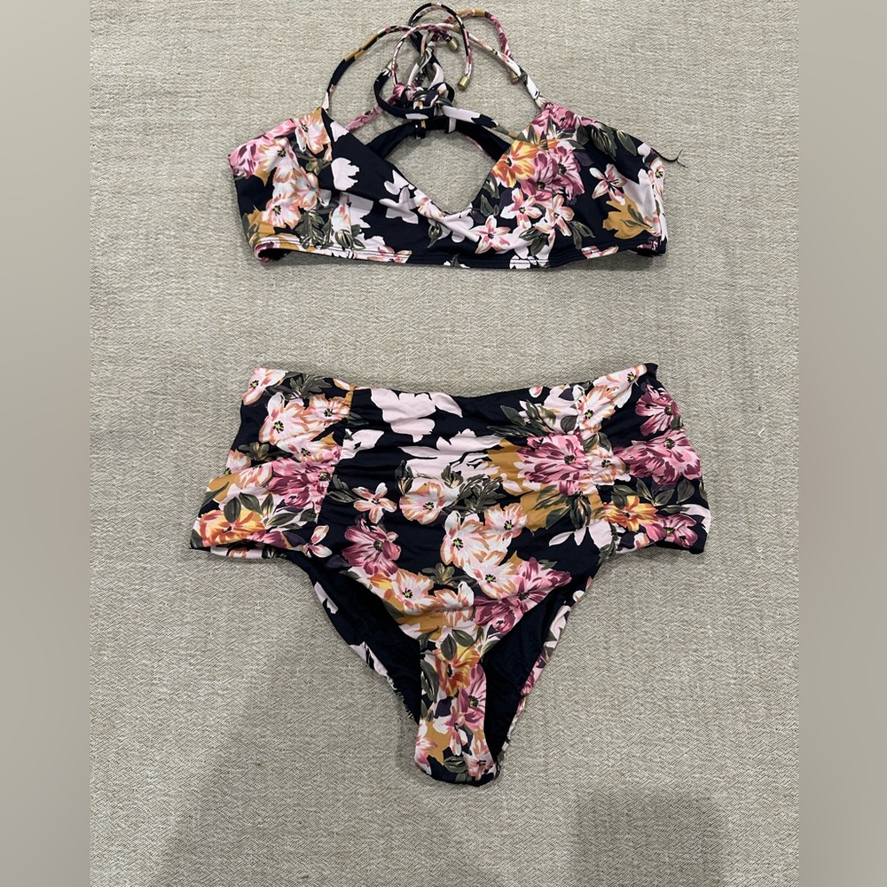Bikini set - Vitamin A Ambrosia High Waisted Bottom and Bikini Top (Large) - Picture 3 of 6